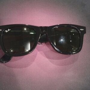 Ray-Ban Classic Wayfarer Sunglasses